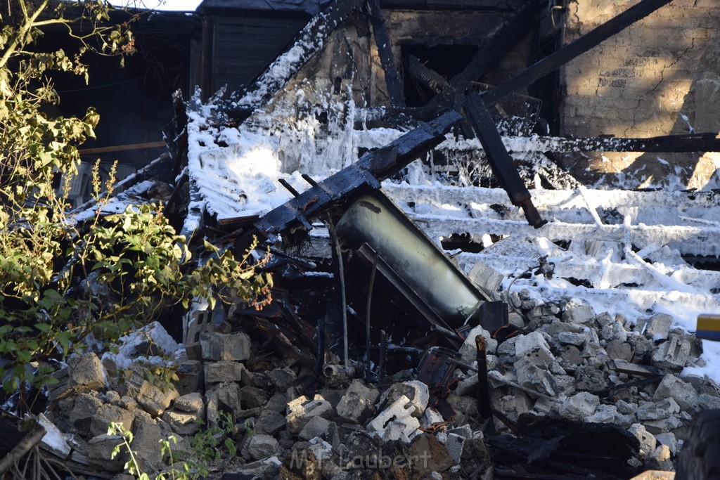 Grossfeuer Einfamilienhaus Siegburg Muehlengrabenstr P1162.JPG - Miklos Laubert